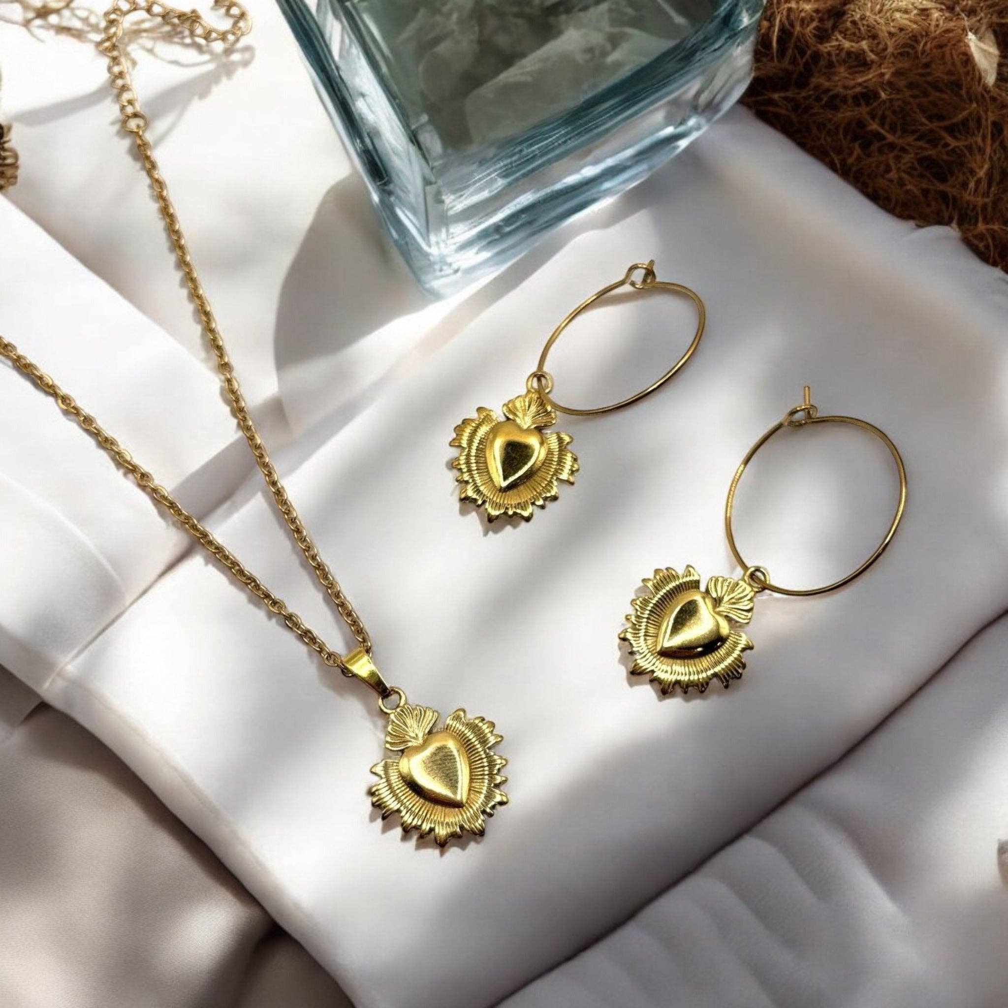 SACRED GRACE – Collana Cuore Sacro Oro Waterproof
