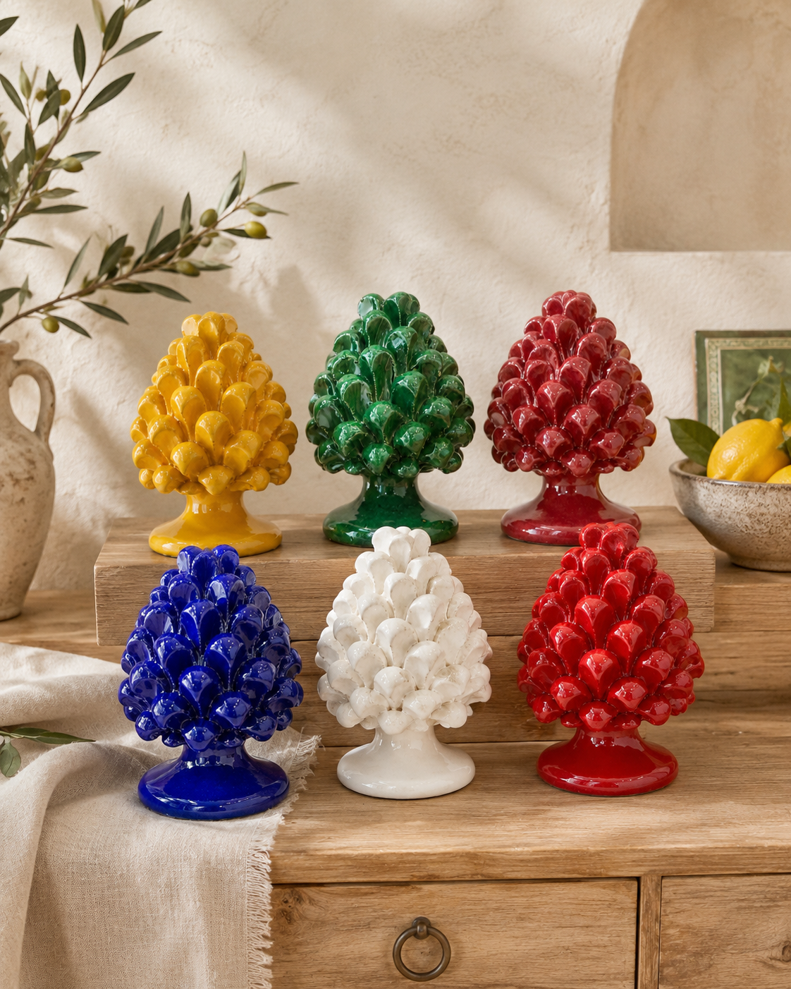 Pommes de pin fabriquées à la main de Santo Stefano di Camastra
