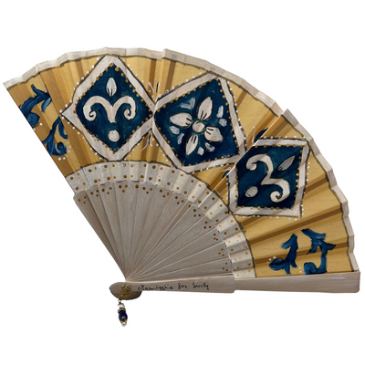 Ventagli artigianali in tessuto e legno