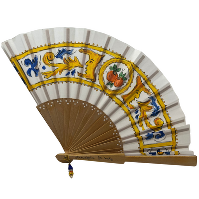 Ventagli artigianali in tessuto e legno
