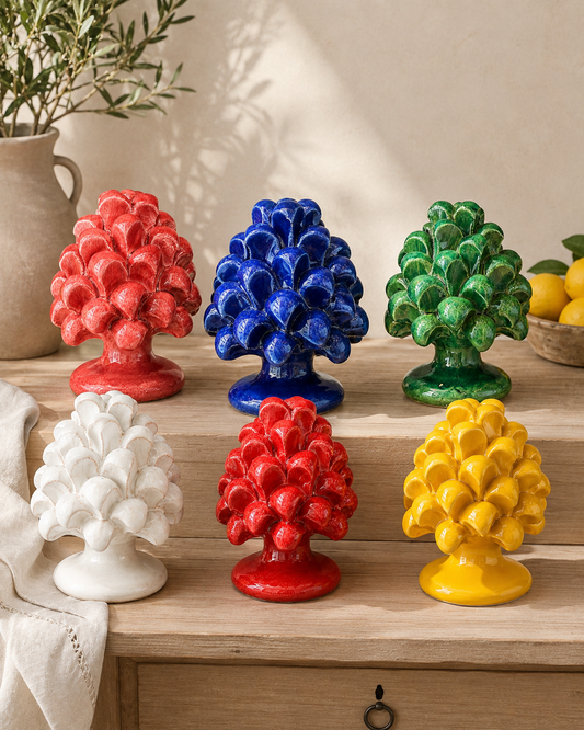 Pommes de pin fabriquées à la main de Santo Stefano di Camastra