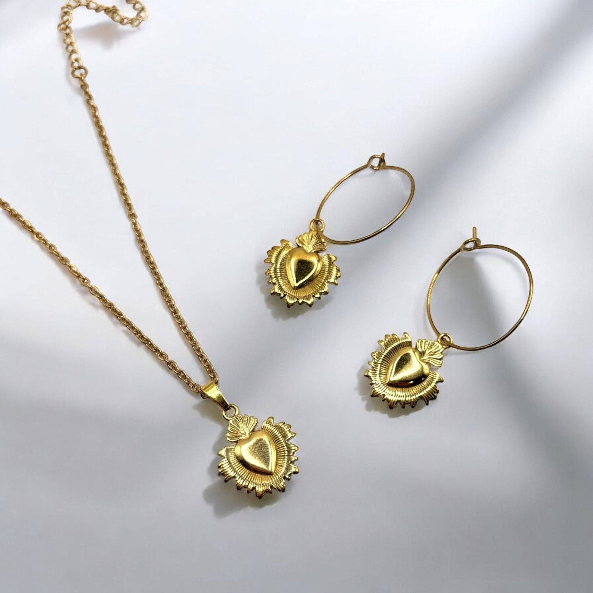 SACRED GRACE – Collana Cuore Sacro Oro Waterproof