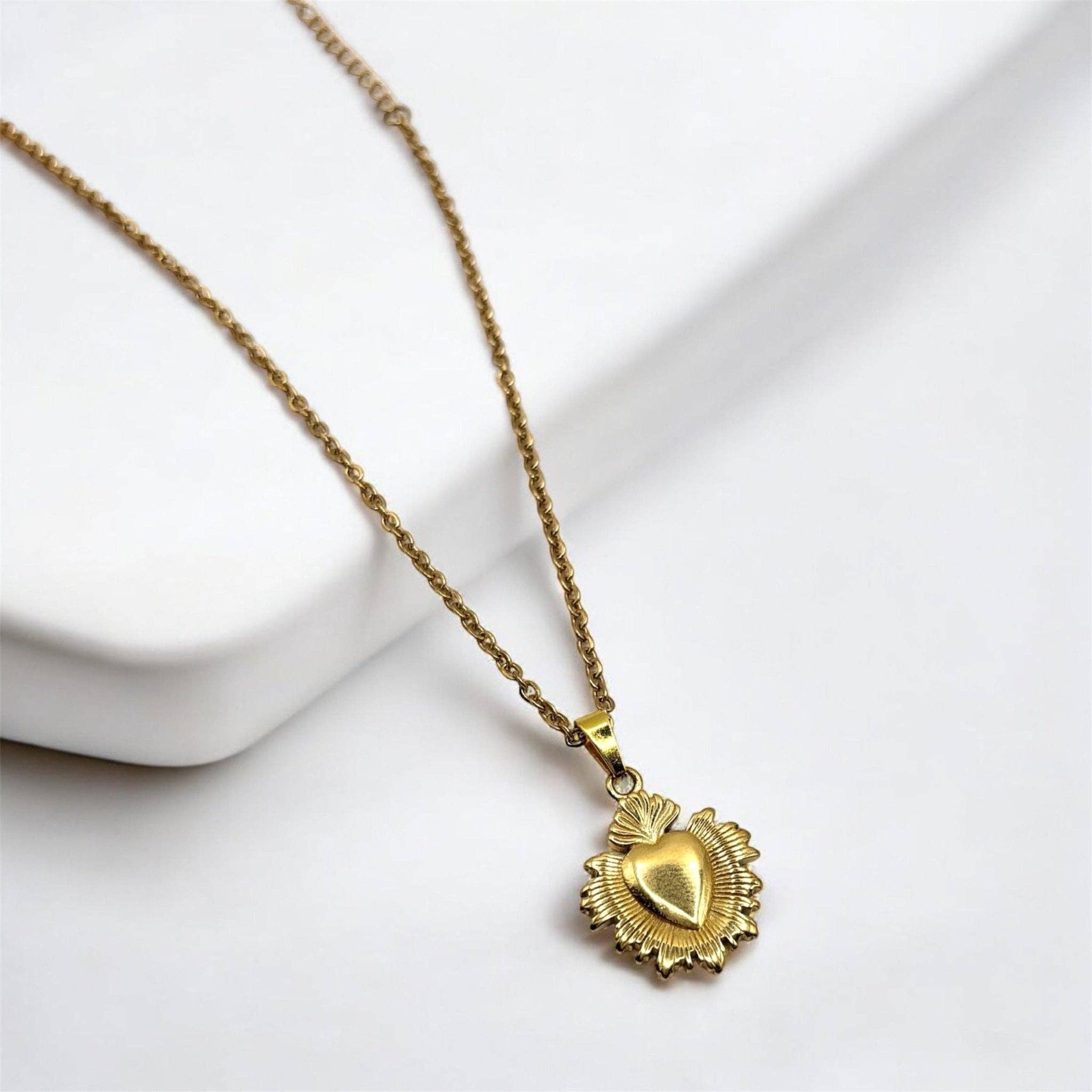 SACRED GRACE – Collana Cuore Sacro Oro Waterproof